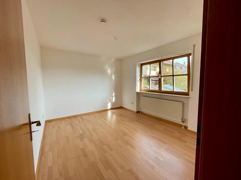 Sonnige 2-Zimmer Wohnung mit Balkon, EBK + Gartenanteil