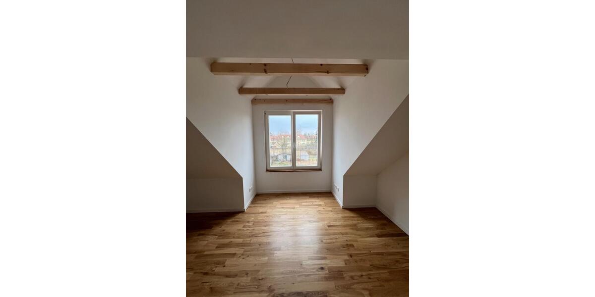 Dachgeschoßwohnung Lauta - 2 Zimmer, 80 m&sup2;, 700&euro; | Angebot:26623864