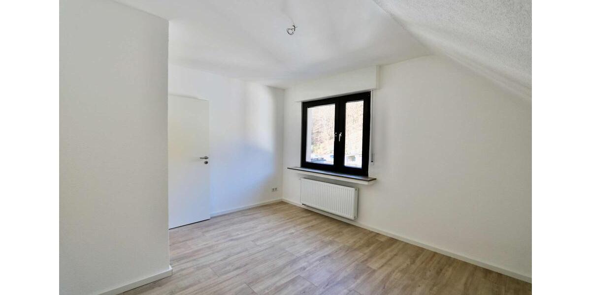 Dachgeschoßwohnung Overath - 3 Zimmer, 90 m&sup2;, 855&euro; | Angebot:25506990