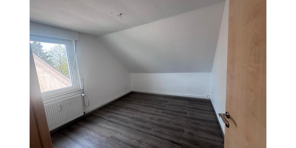 Dachgeschoßwohnung Bad Oeynhausen Rehme - 4 Zimmer, 83 m&sup2;, 800&euro; | Angebot:26336374