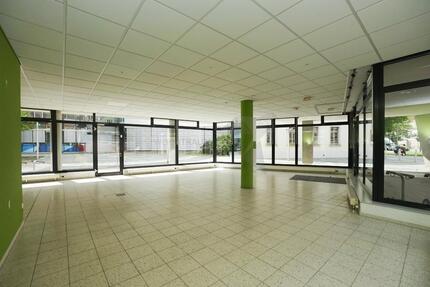 ++ NEU ++ Helle Gewerbefläche mit großen Schaufenstern in zentraler Lage zimmer