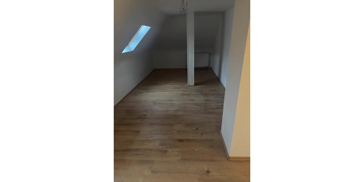 Dachgeschoßwohnung Neustadt bei Coburg - 3 Zimmer, 85 m&sup2;, 700&euro; | Angebot:24754374