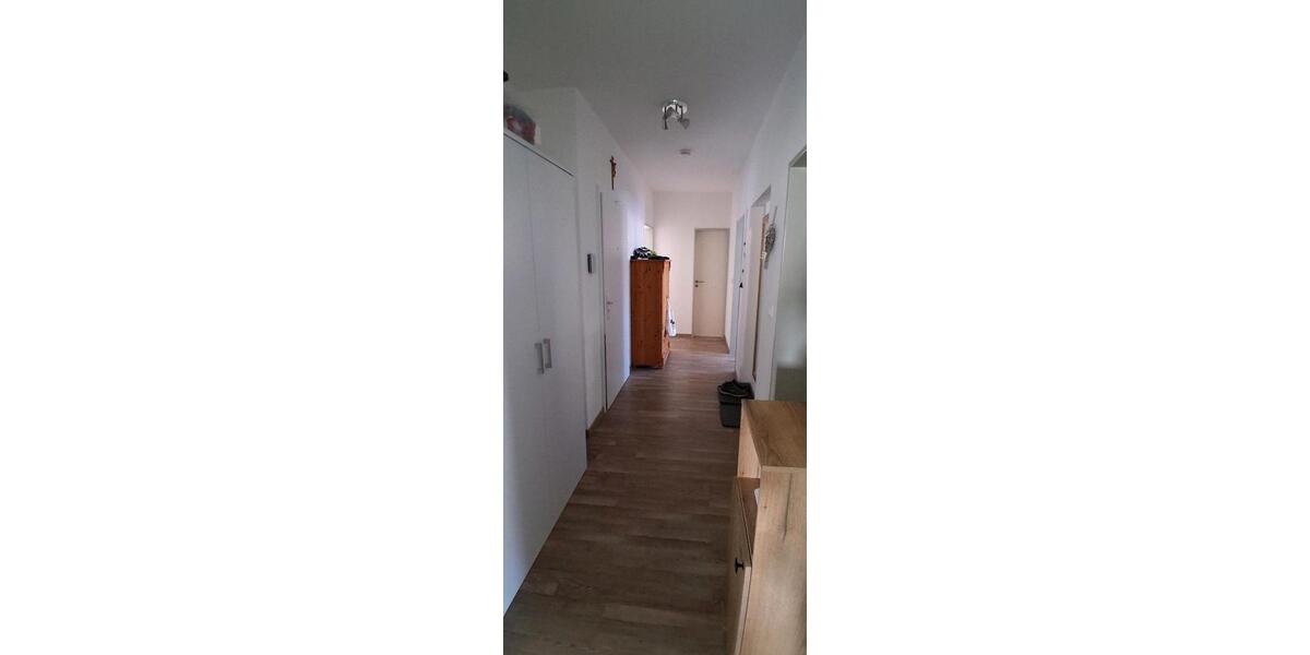 Erdgeschoßwohnung Berg bei Neumarkt in der Oberpfalz - 3.5 Zimmer, 94 m&sup2;, 1.200&euro; | Angebot:26038511