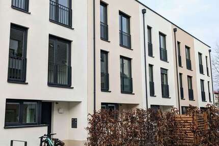 Haus zum Mieten in Frankfurt am Main 2.400 € 136.1 m² 5 zimmer
