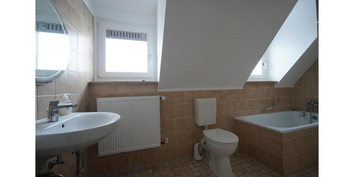 Dachgeschoßwohnung Bebra - 3 Zimmer, 93 m&sup2;, 580&euro; | Angebot:24682533