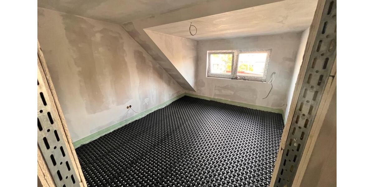 Dachgeschoßwohnung Lehrte - 4 Zimmer, 120 m&sup2;, 1.350&euro; | Angebot:26415929