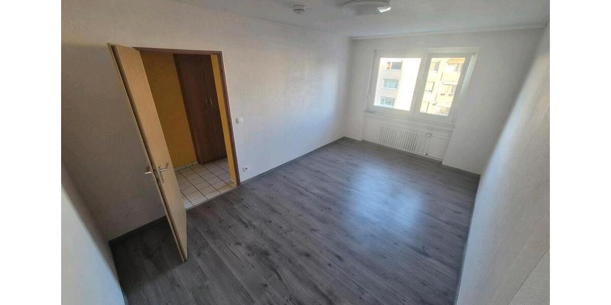 Etagenwohnung Böblingen - 4 Zimmer, 93 m&sup2;, 1.400&euro; | Angebot:24836825
