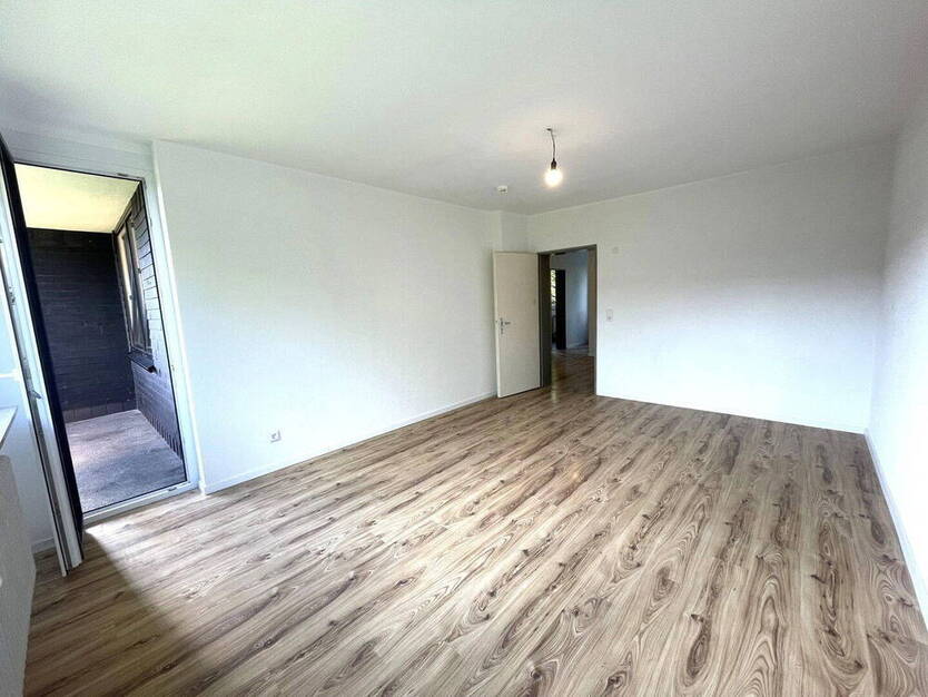 **Moderne, helle & frisch renovierte 2,5-Zimmer-Wohnung in Oberbarmen - mit Balkon & Aufzug**