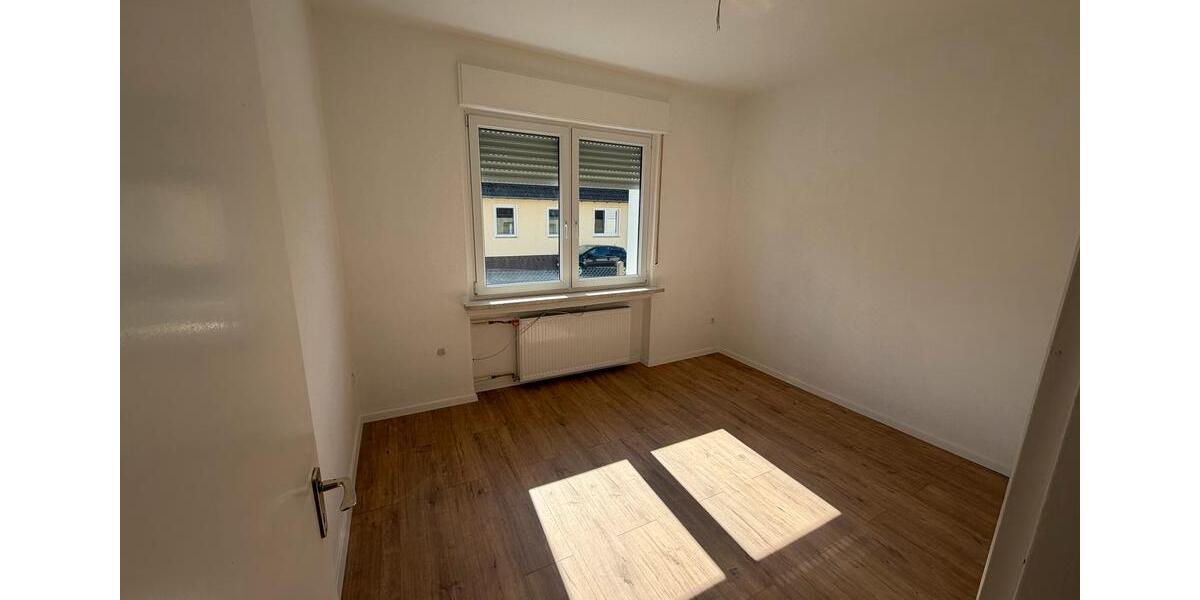 Erdgeschoßwohnung Eime - 5 Zimmer, 90 m&sup2;, 700&euro; | Angebot:25991382