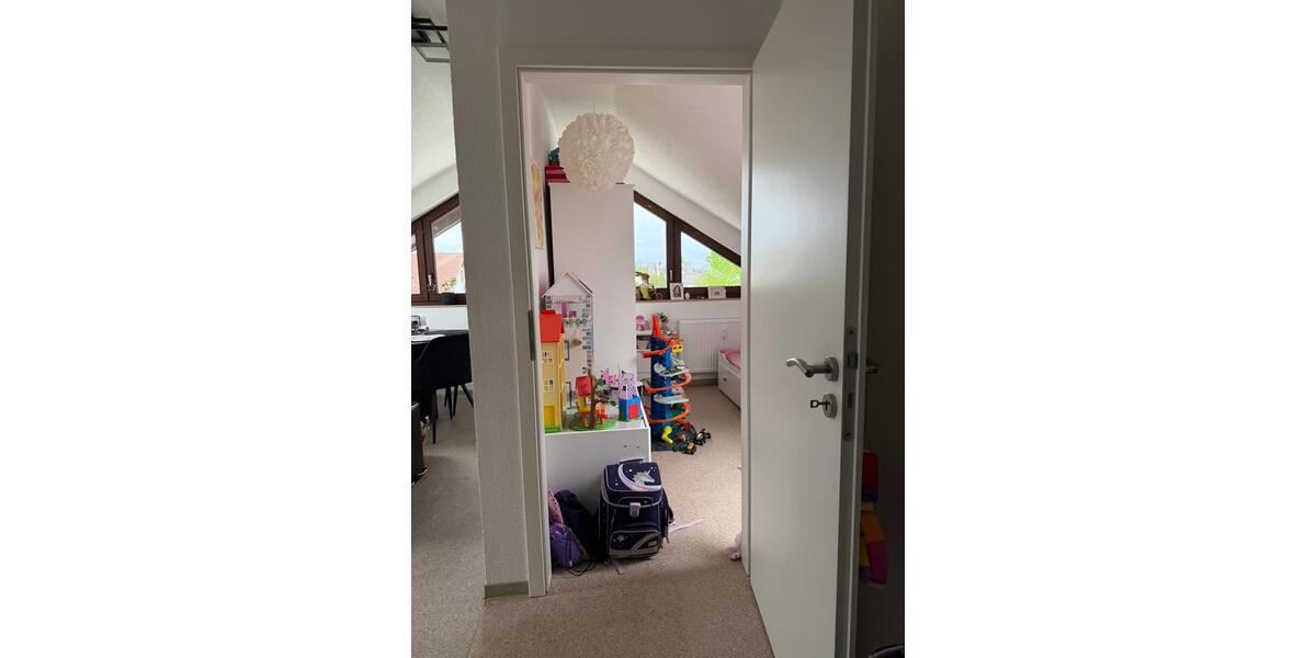 Dachgeschoßwohnung Rüsselsheim am Main - 3 Zimmer, 101 m&sup2;, 1.500&euro; | Angebot:26429896