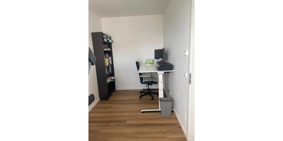 Etagenwohnung Berlin Hellersdorf - 4 Zimmer, 85 m&sup2;, 1.700&euro; | Angebot:26042702