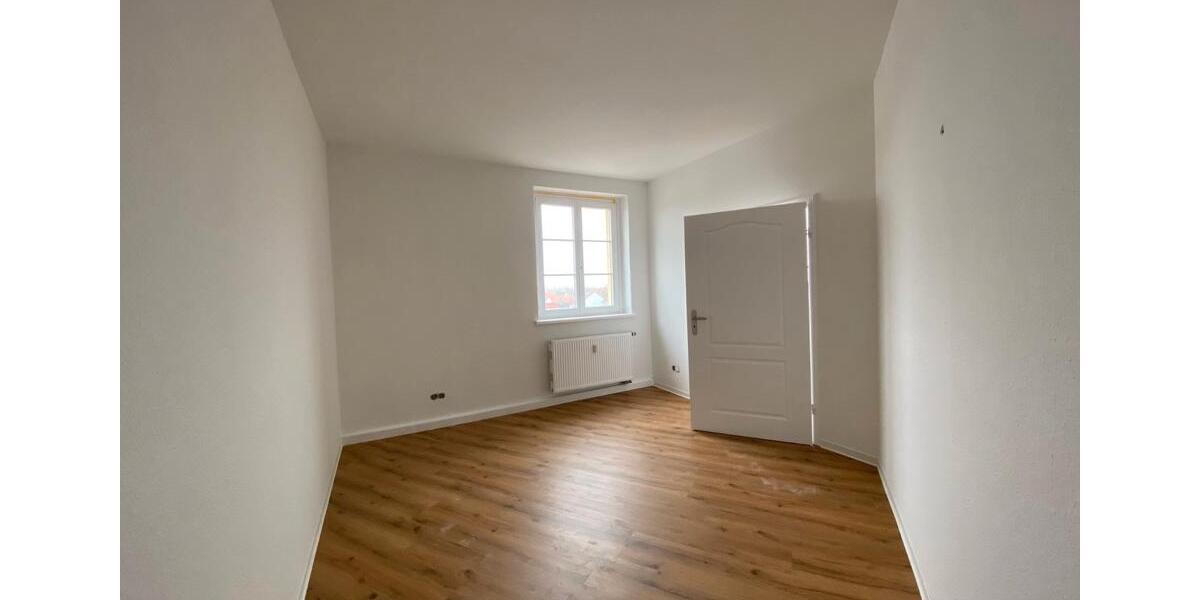 Etagenwohnung Gröditz - 2 Zimmer, 57 m&sup2;, 415&euro; | Angebot:26003195