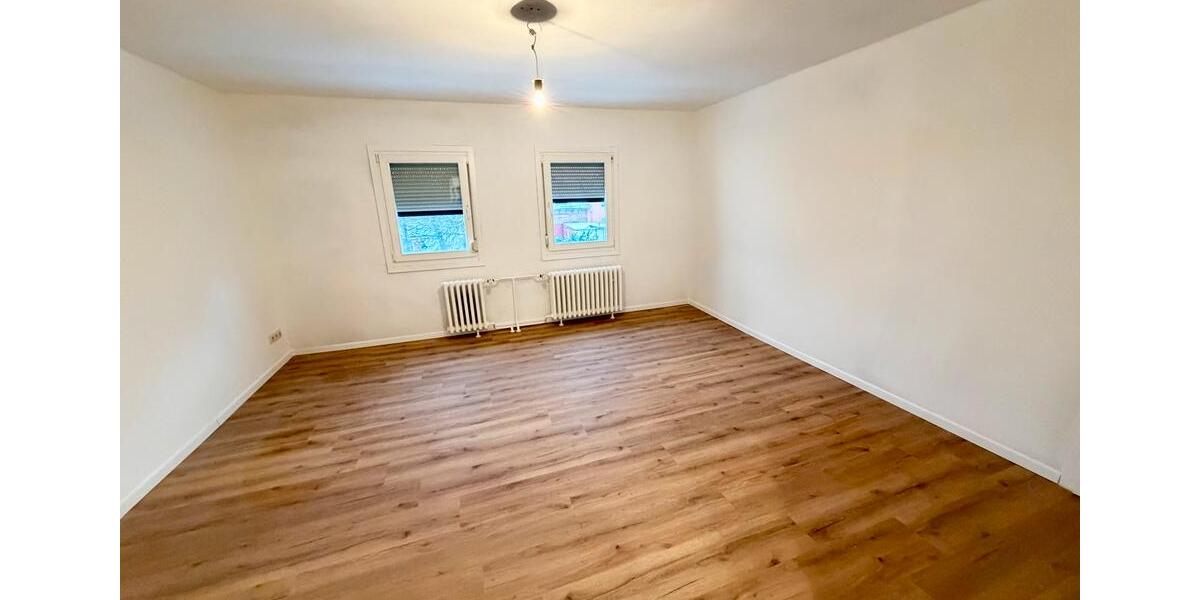 Etagenwohnung Sangerhausen - 3 Zimmer, 90 m&sup2;, 850&euro; | Angebot:26572997