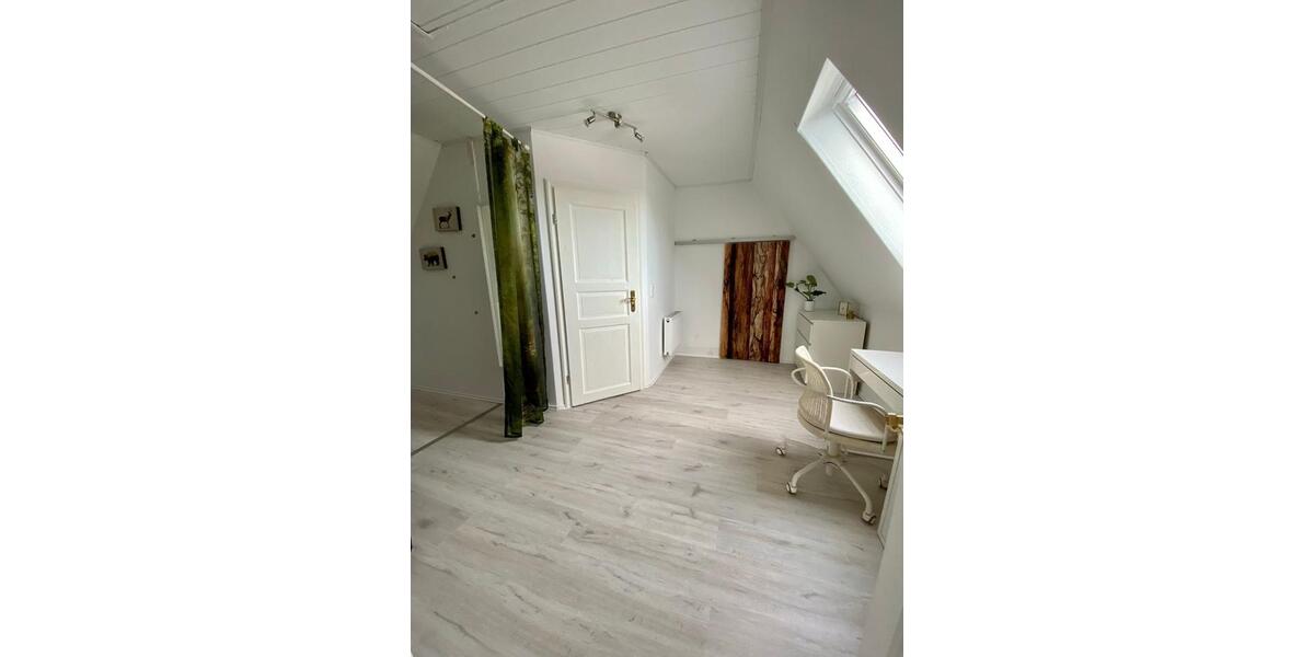 Dachgeschoßwohnung Wesselburen - 3 Zimmer, 70 m&sup2;, 870&euro; | Angebot:25367906