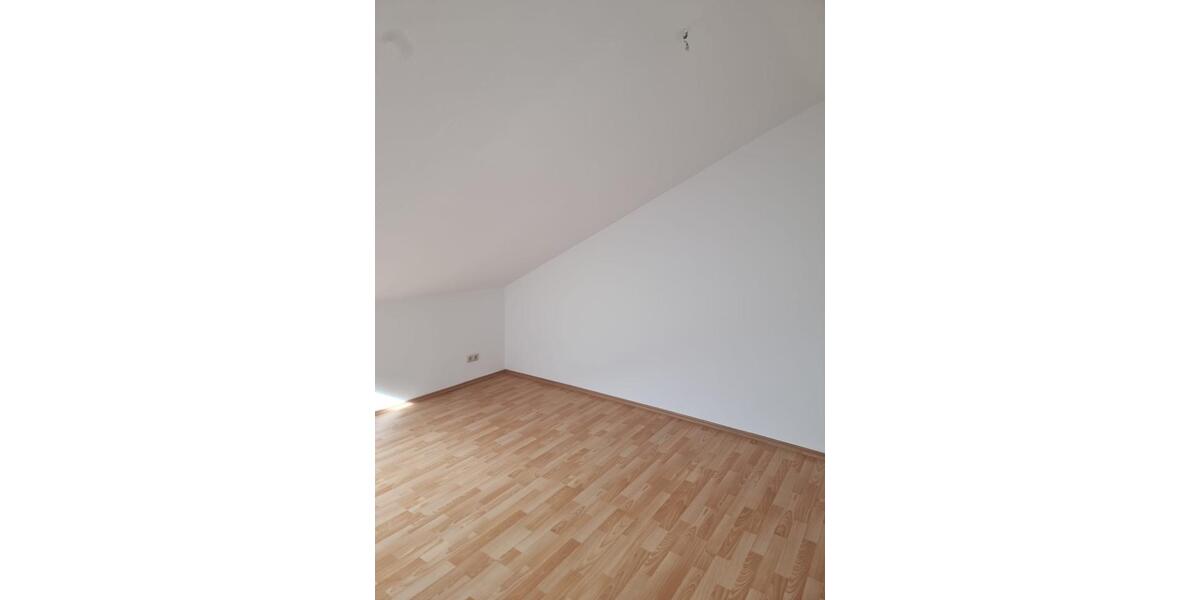 Dachgeschoßwohnung Ebelsbach - 1.5 Zimmer, 33 m&sup2;, 339&euro; | Angebot:25808040