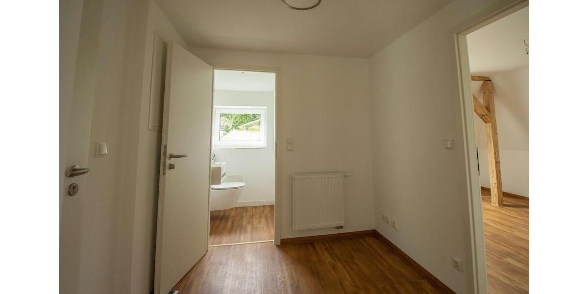 Etagenwohnung Rodewisch - 4 Zimmer, 98 m&sup2;, 910&euro; | Angebot:25626384