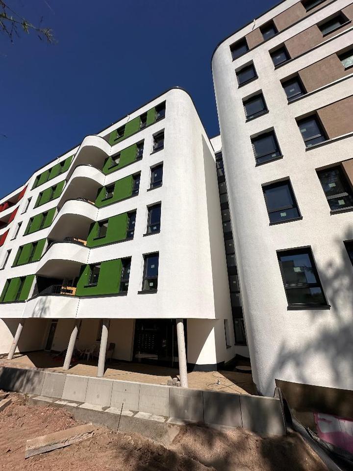 - Die Lindenhof-Terrassen - eine Synthese aus Großzügigkeit und guter Infrastruktur! 4 Zimmer Wohnung mit Badewanne und Dusche!