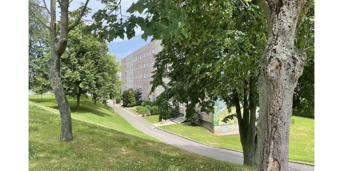 Gemütliche 2-Zimmer-Wohnung im 4. Obergeschoss mit Balkon und Badewanne - Appartement Schmölln | Angebot:25897911