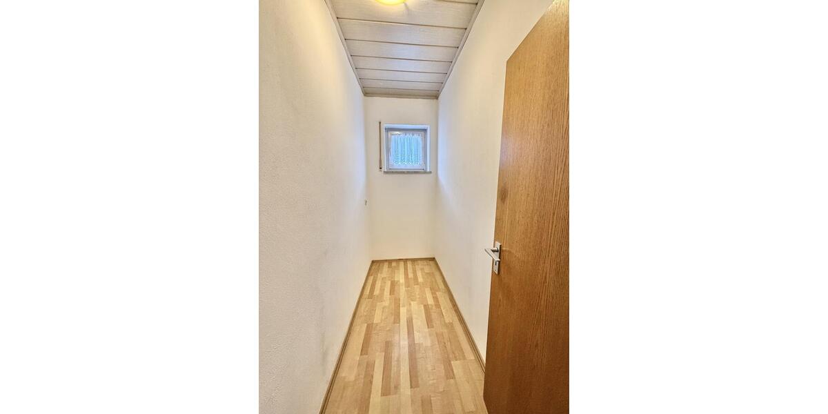 Dachgeschoßwohnung Thalmassing - 2 Zimmer, 67 m&sup2;, 540&euro; | Angebot:25924802