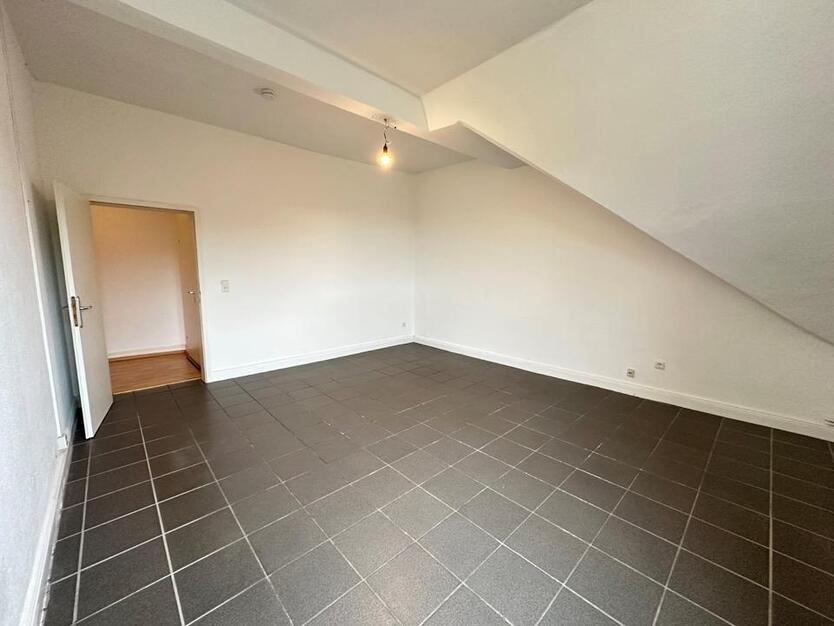 Großzügige Altbauwohnung mit 3Zimmern in bester Lage zimmer