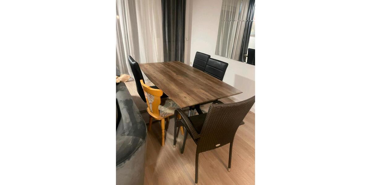 Wohnen auf Zeit Crimmitschau - 3 Zimmer, 100 m&sup2;, 17&euro; | Angebot:24222864