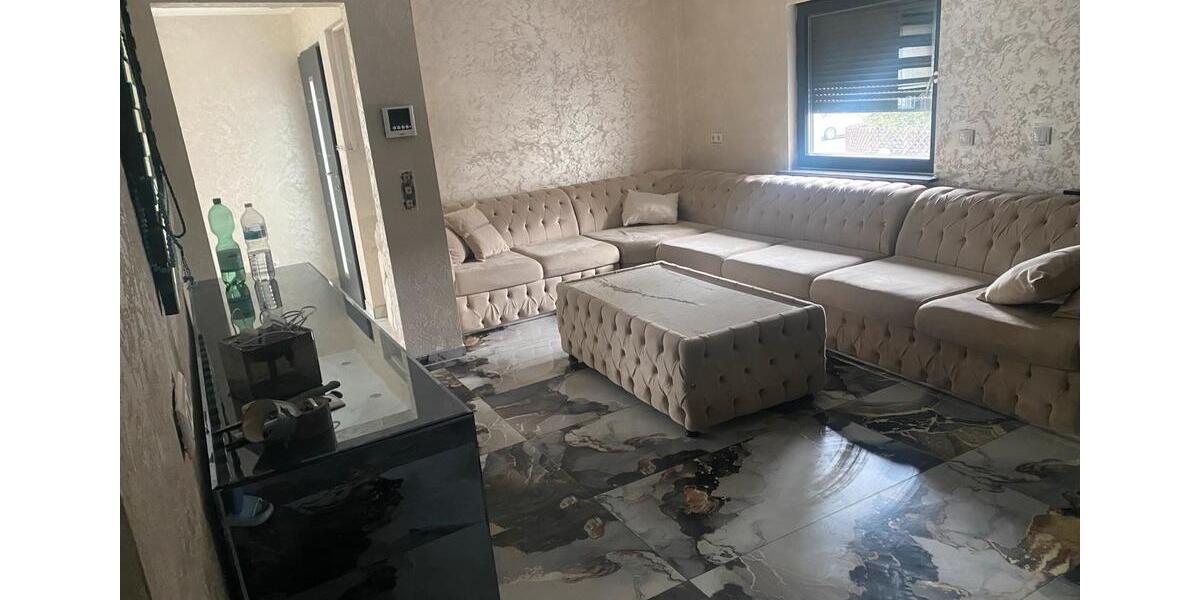 Einfamilienhaus Nürtingen - 6 Zimmer, 250 m&sup2;, 2.500&euro; | Angebot:25047803