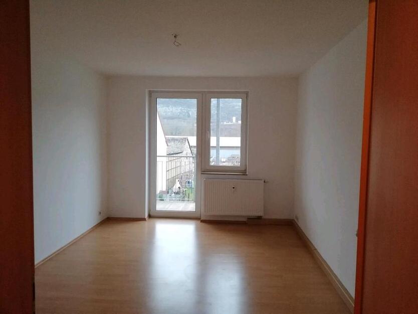 Drei Raum Wohnung in Dorndorf Steudnitz