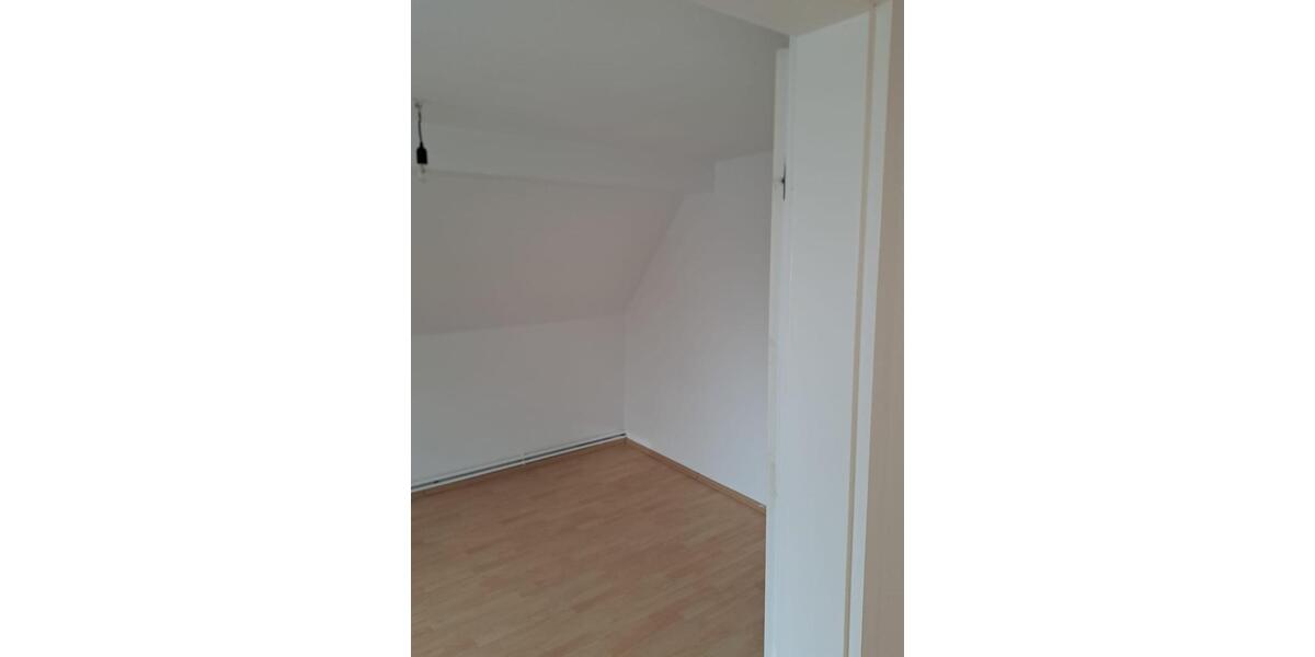 Dachgeschoßwohnung Neukieritzsch - 3 Zimmer, 46 m&sup2;, 360&euro; | Angebot:25305136