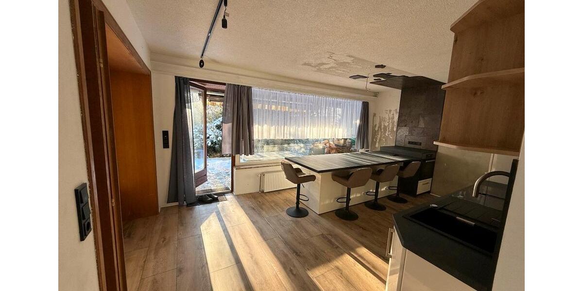 Kernsanierte, großzügige 2-Zimmer Wohnung im Grünen 2 zimmer