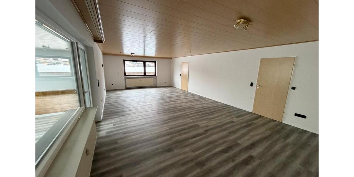 Etagenwohnung Hungen - 5 Zimmer, 127 m&sup2;, 1.360&euro; | Angebot:26626606