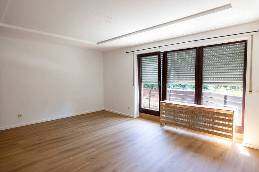 *** großer BALKON - GARAGE - CITYNAH - ROLLLÄDEN ***