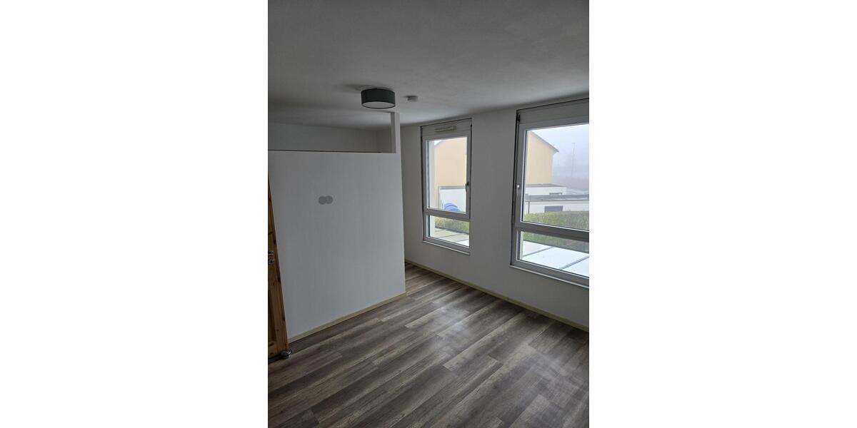 Modernes Reihenendhaus nebst 2 Garagen, Küche, Garten 4 zimmer