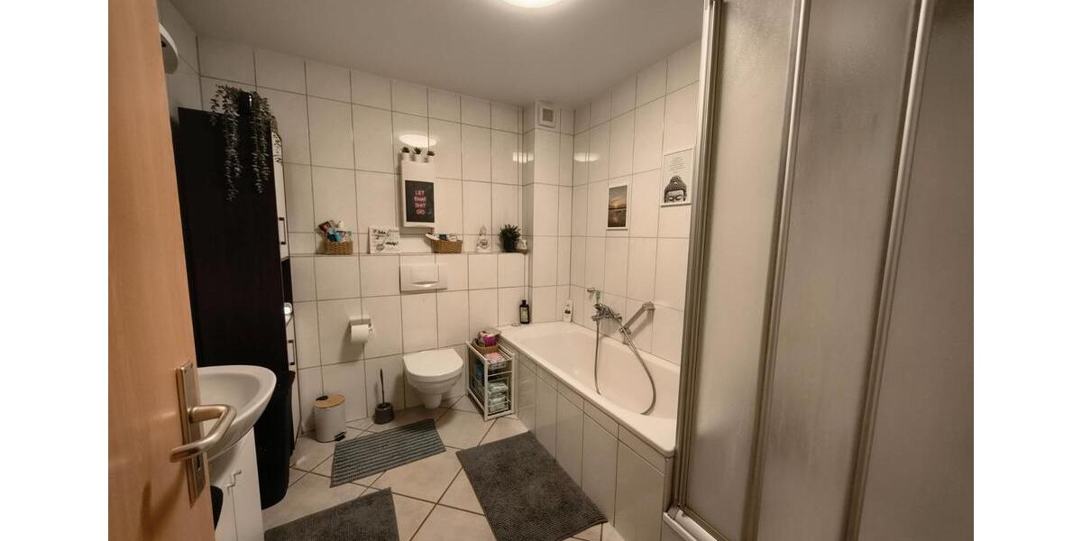 Etagenwohnung Niederkassel - 3 Zimmer, 77 m&sup2;, 1.013&euro; | Angebot:26413013