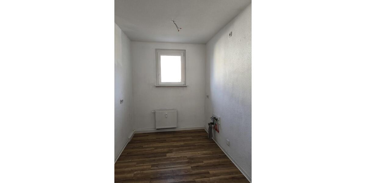 Etagenwohnung Groitzsch - 3 Zimmer, 70 m&sup2;, 440&euro; | Angebot:25804811