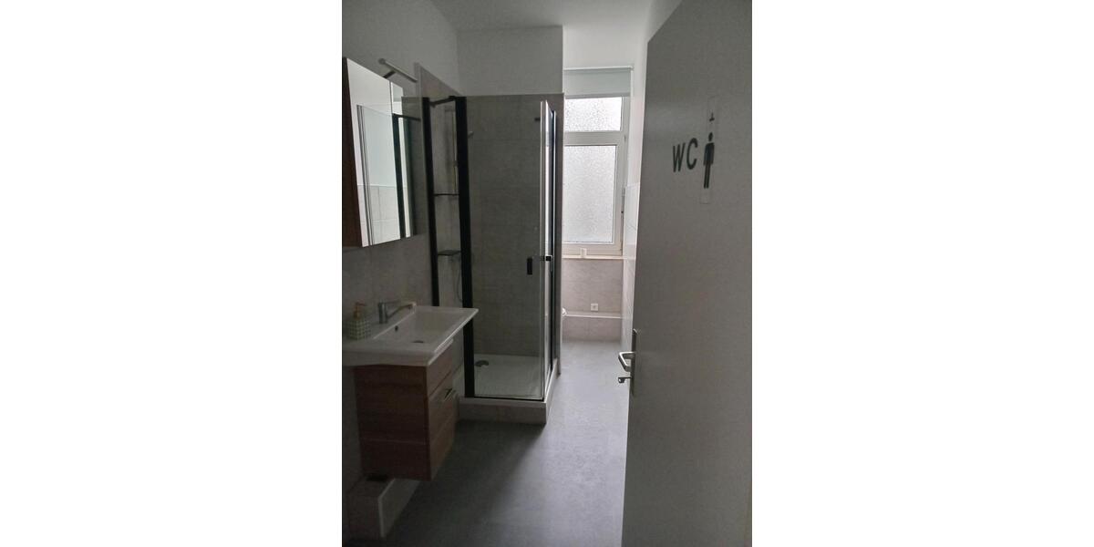 Wohnen auf Zeit Wermelskirchen - 5 Zimmer, 8 m&sup2;, 20&euro; | Angebot:24748108