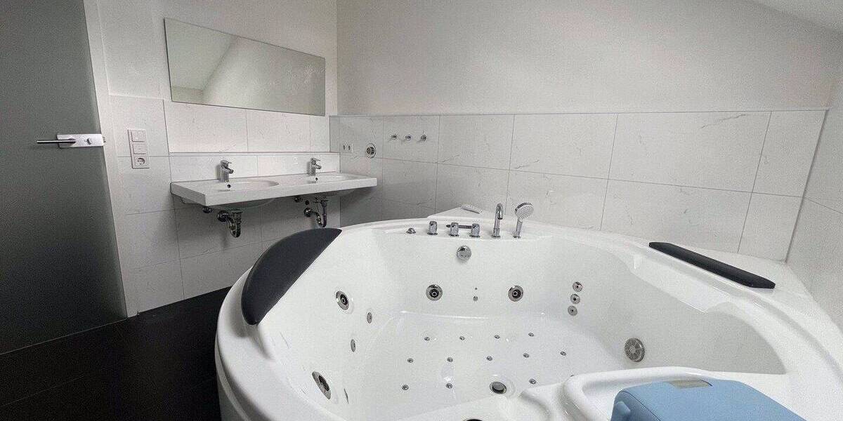 Reihenmittelhaus Stuttgart Nord - 7 Zimmer, 183 m&sup2;, 2.725&euro; | Angebot:26926626