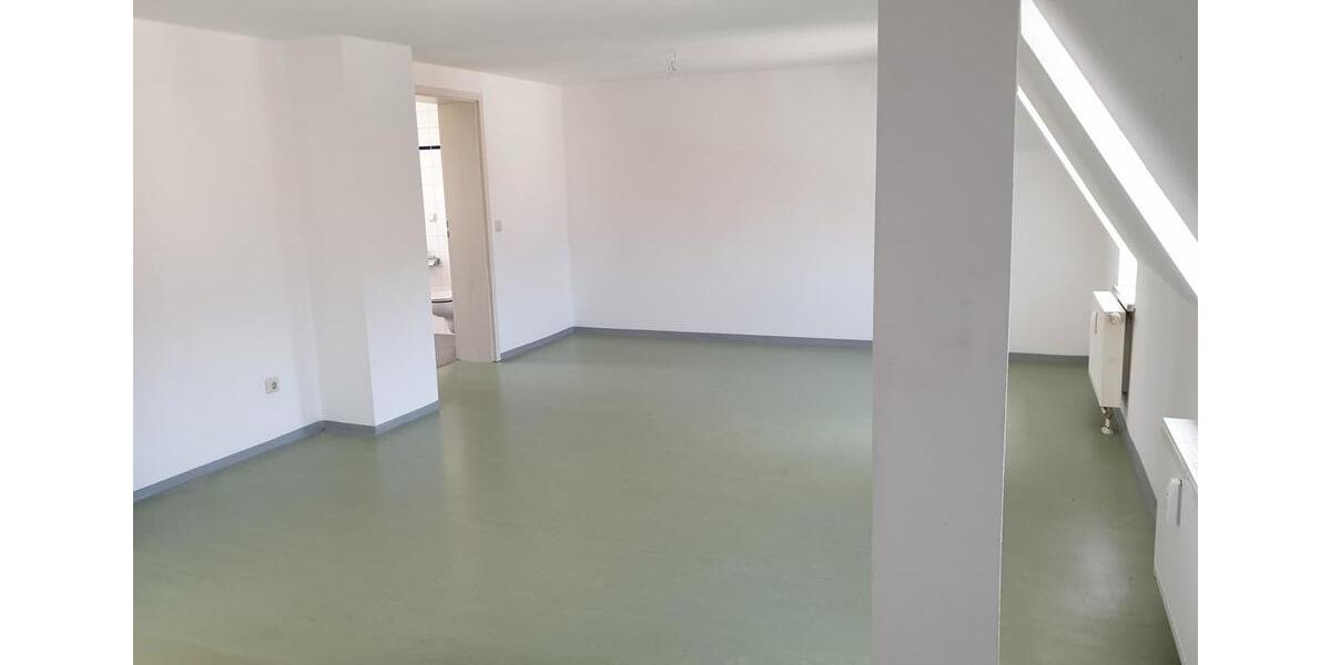 Dachgeschoßwohnung Meerane - 1 Zimmer, 35 m&sup2;, 240&euro; | Angebot:24254647