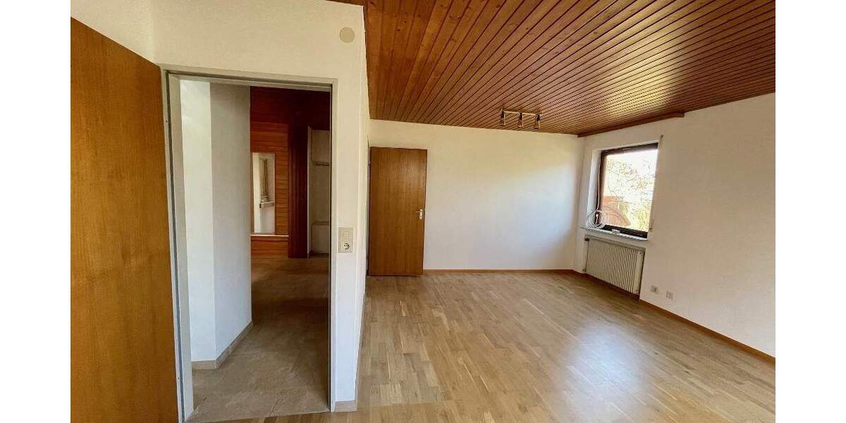Doppelhaushälfte Renningen - 7 Zimmer, 155 m&sup2;, 2.200&euro; | Angebot:25898274