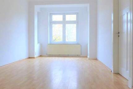 Frisch Renoviert - Schöne 3 Zi.- Whg., Bad mit Fenster, Loggia WG´s Willkommen! 3 zimmer