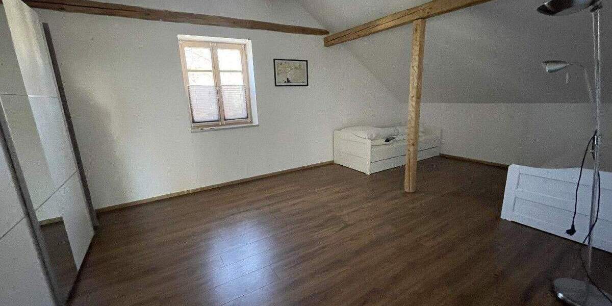 Etagenwohnung Waal Emmenhausen - 4 Zimmer, 136 m&sup2;, 1.200&euro; | Angebot:25730550