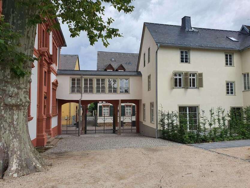 Haus zum Mieten in Eltville am Rhein 3.861,30 € 245.69 m²