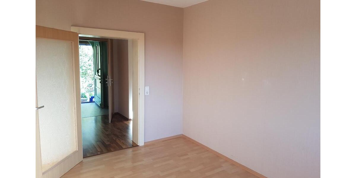 Erdgeschoßwohnung Eisfeld - 3 Zimmer, 100 m&sup2;, 680&euro; | Angebot:26523179