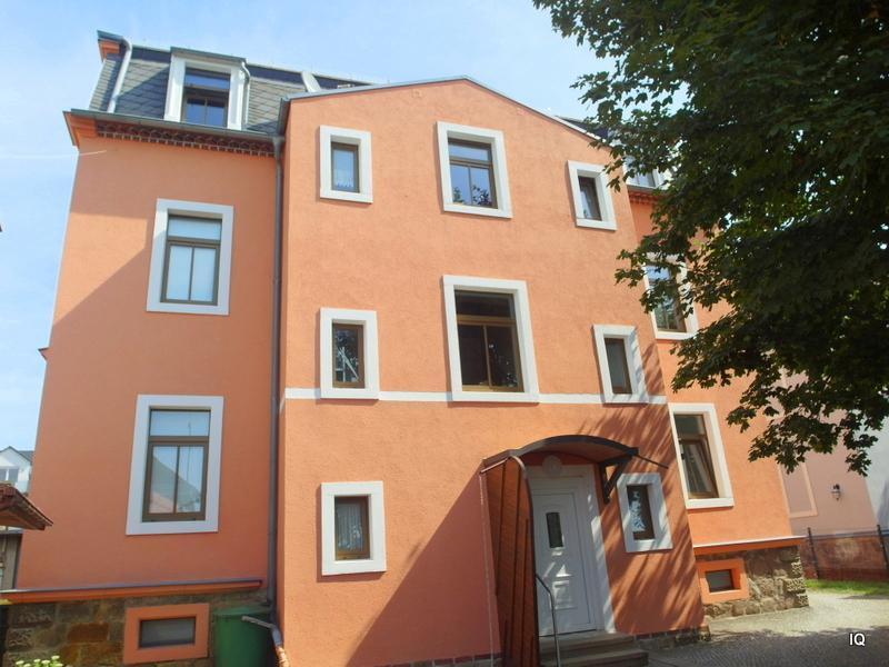 Ab September: 3-Zimmer-Wohnung im Hochparterre mit neuer Auslegware, sep. Küche & Bad mit Dusche