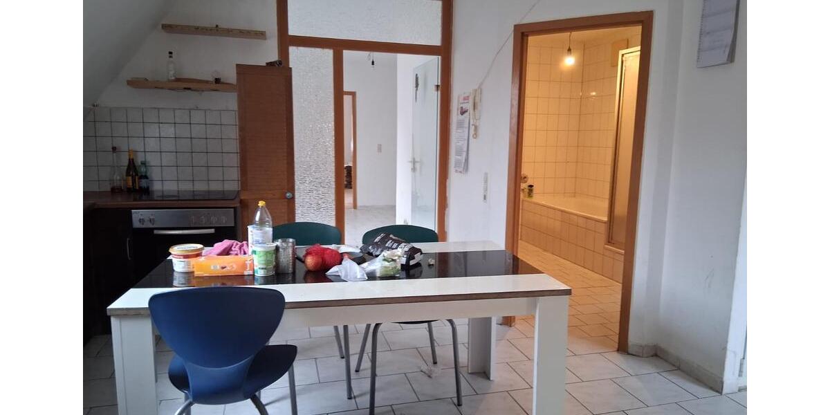 Schöne 4 Zimmer DG-Wohnung zur Miete zimmer