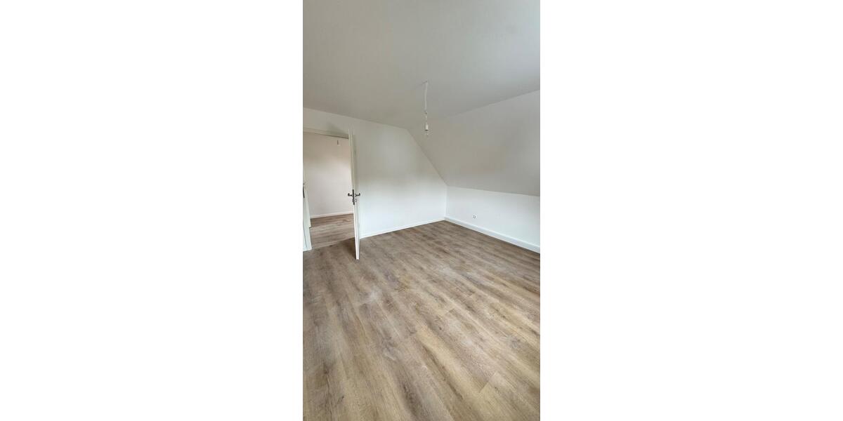 Dachgeschoßwohnung Straubing - 4 Zimmer, 77 m&sup2;, 950&euro; | Angebot:26644970