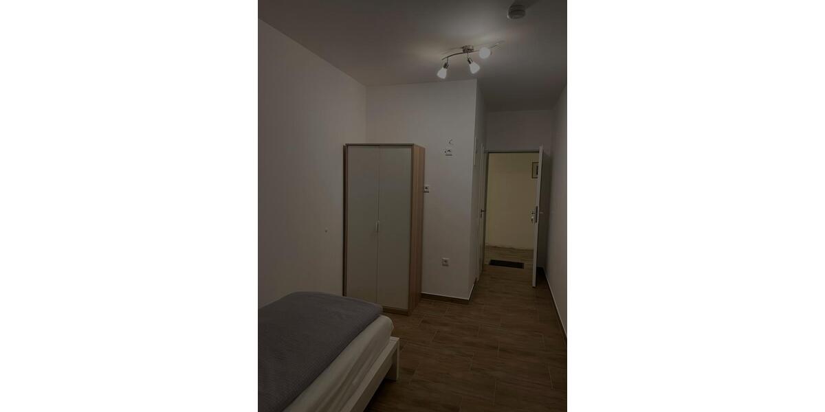 Wohnen auf Zeit Leichlingen (Rheinland) - 6 Zimmer, 16 m&sup2;, 18&euro; | Angebot:22243888