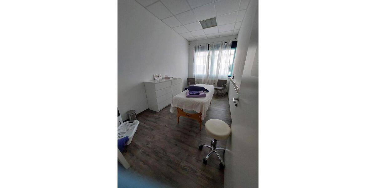 Praxisraum,Raum für Physiotherapie, Massage, o.ä. zimmer