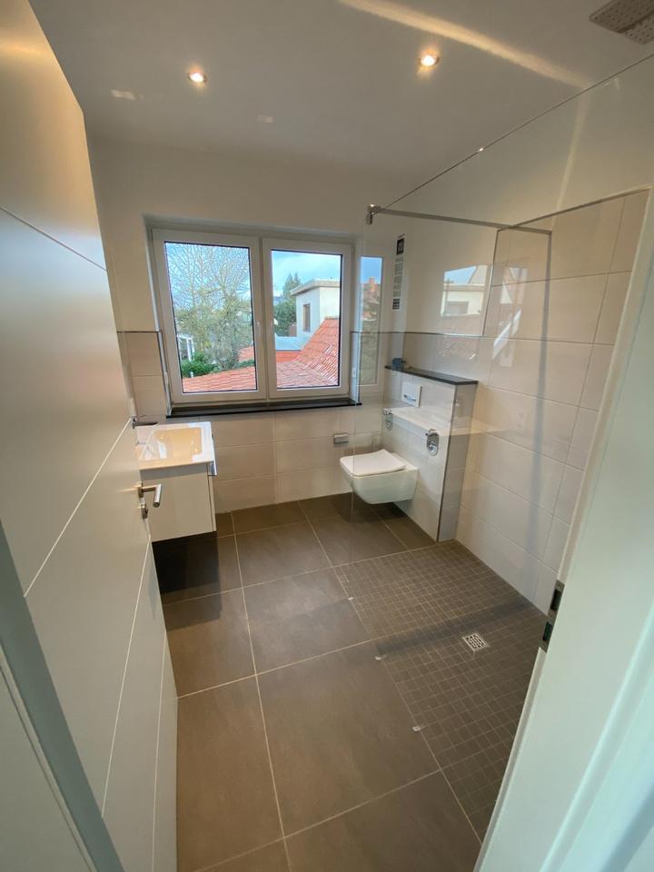 Hochwertige 3-Zimmer Neubau-Wohnung (85 m²) mit Möbeln & Küche
