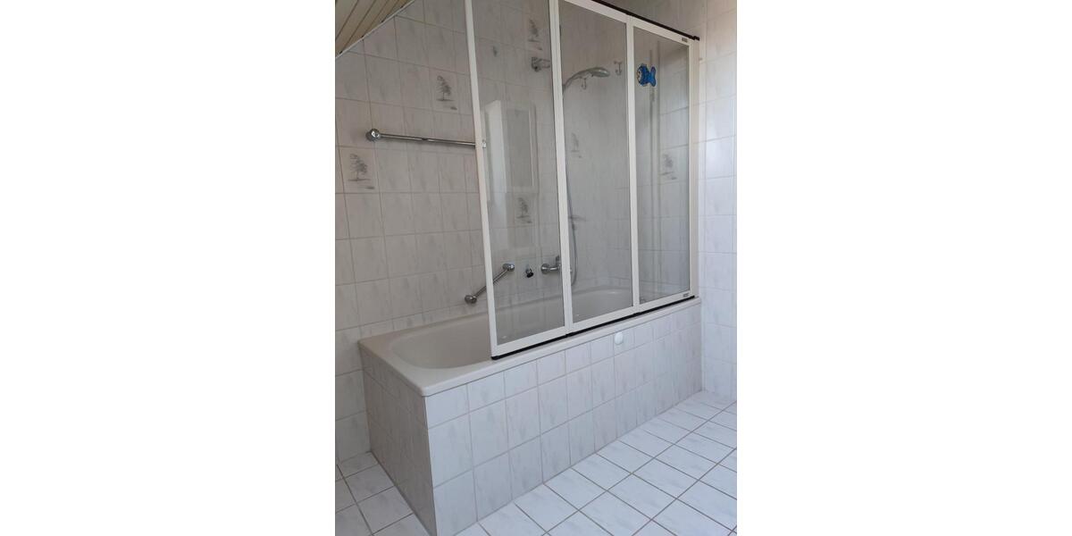 Dachgeschoßwohnung Butzbach - 5 Zimmer, 67 m&sup2;, 640&euro; | Angebot:25129107