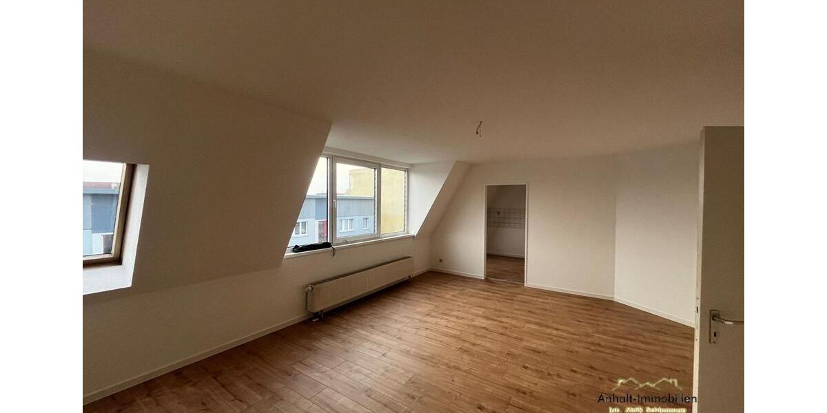Dachgeschoßwohnung Bitterfeld-Wolfen Bitterfeld - 2 Zimmer, 62 m&sup2;, 405&euro; | Angebot:26665211